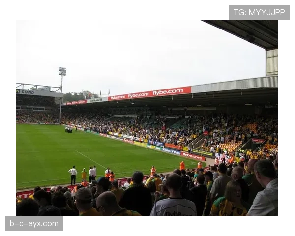 卡罗路球场迎来新赛季，诺维奇球迷热情高涨引关注