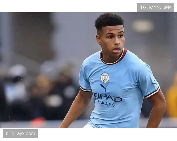 南安普顿青训再添新星，年轻球员在英超赛场表现稳健