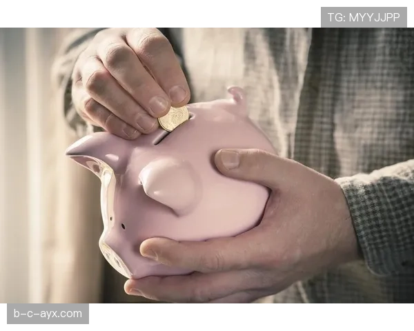 吕小军生活看着普通，背地里居然掏空钱包买的那些东西…