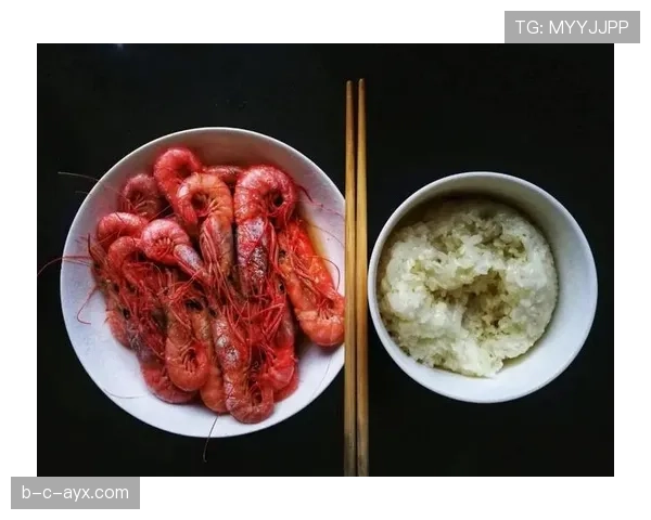 刷到菲尔普斯家餐桌那张照——随手一盘食物把我一个月工资按在地上摩擦